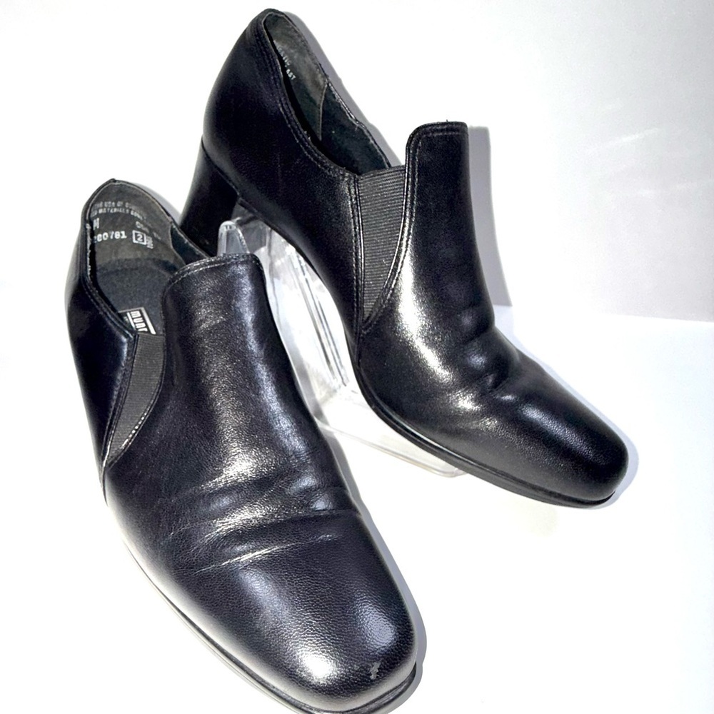 Munro Black Loafers